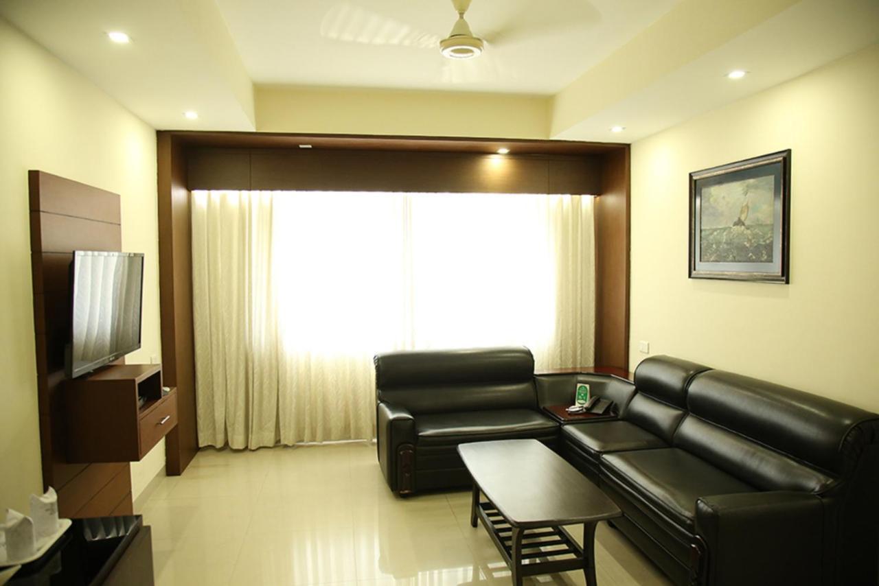 รอยัล โอมาร์ Hotel Kannur ภายนอก รูปภาพ