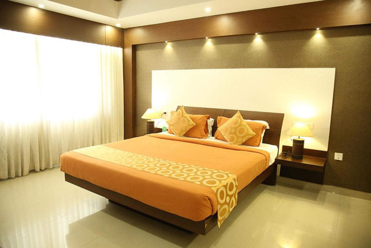 รอยัล โอมาร์ Hotel Kannur ภายนอก รูปภาพ