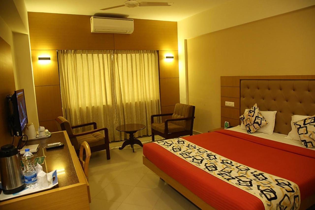 รอยัล โอมาร์ Hotel Kannur ภายนอก รูปภาพ