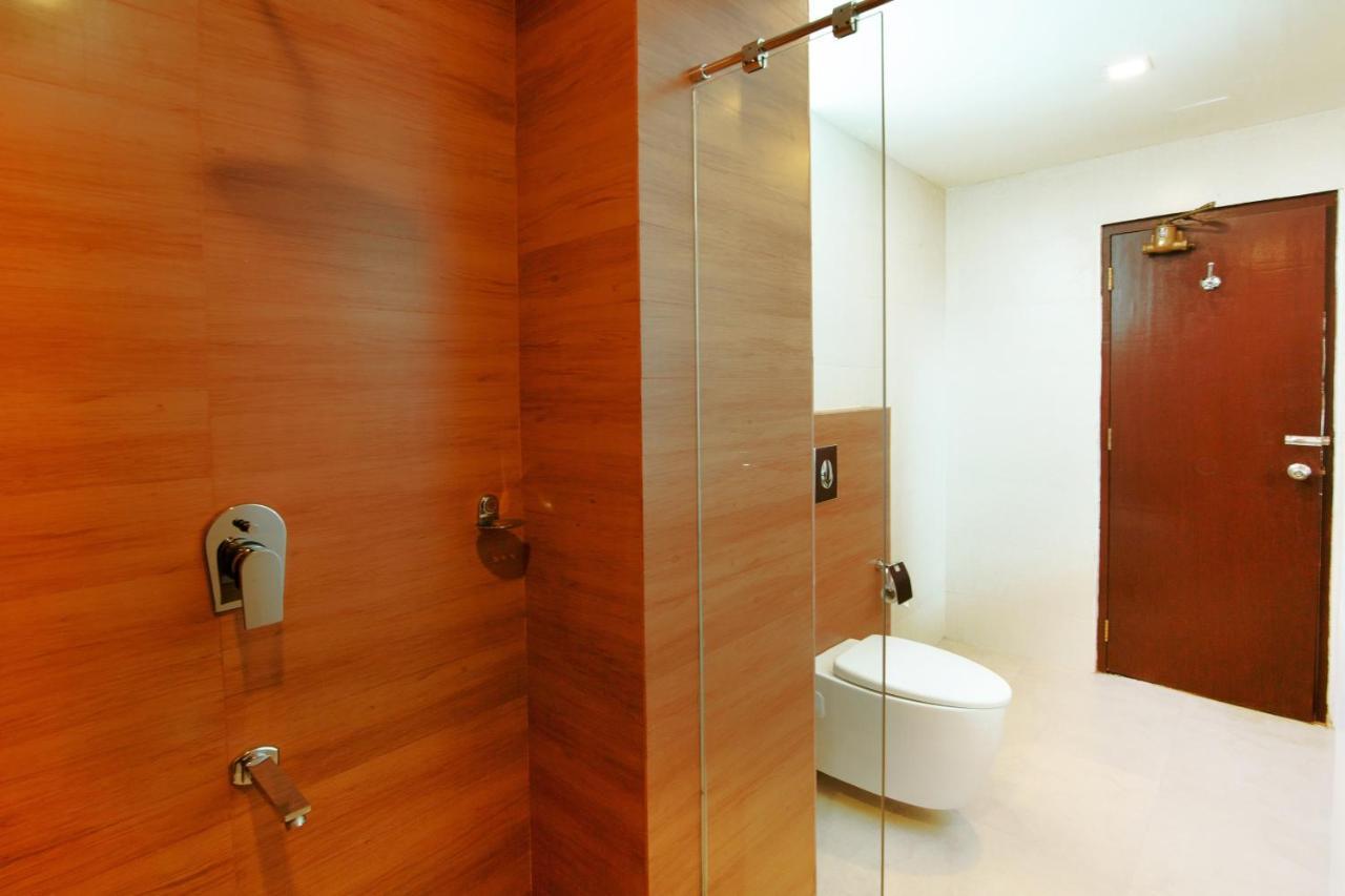 รอยัล โอมาร์ Hotel Kannur ภายนอก รูปภาพ