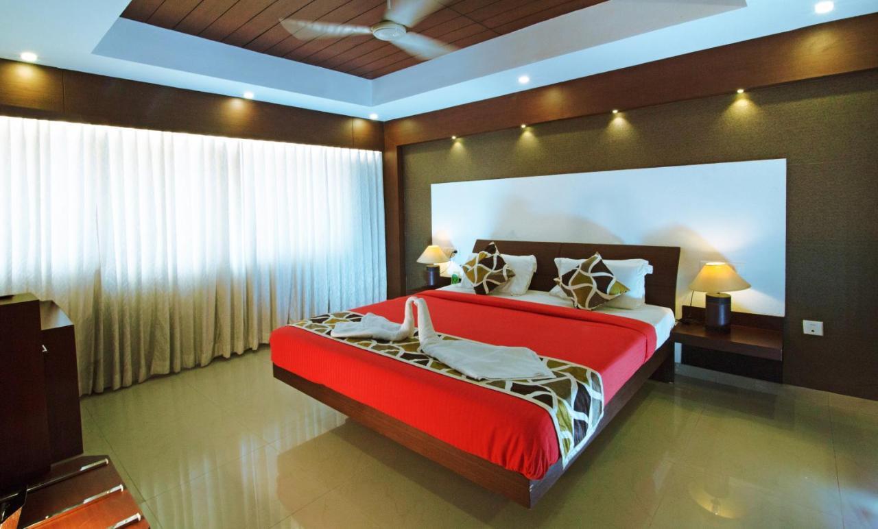 รอยัล โอมาร์ Hotel Kannur ภายนอก รูปภาพ
